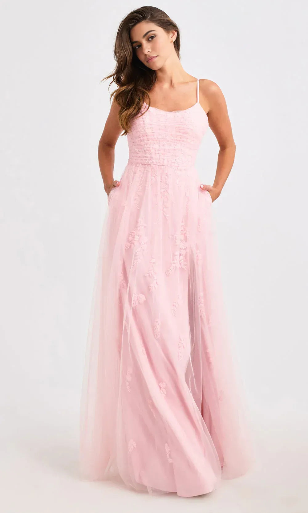 Elegant A-Line Sleeveless Tulle Floor-Length Lace-Up Applique Prom Dress